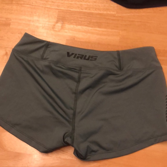 Booty shorts - Picture 2 of 3